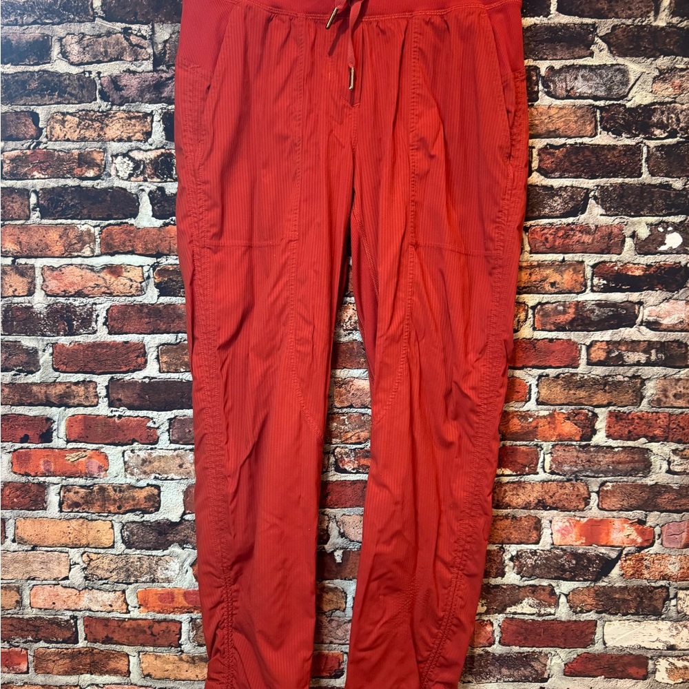 lululemon athletica Dance Studio Cropped pants in Cayenne